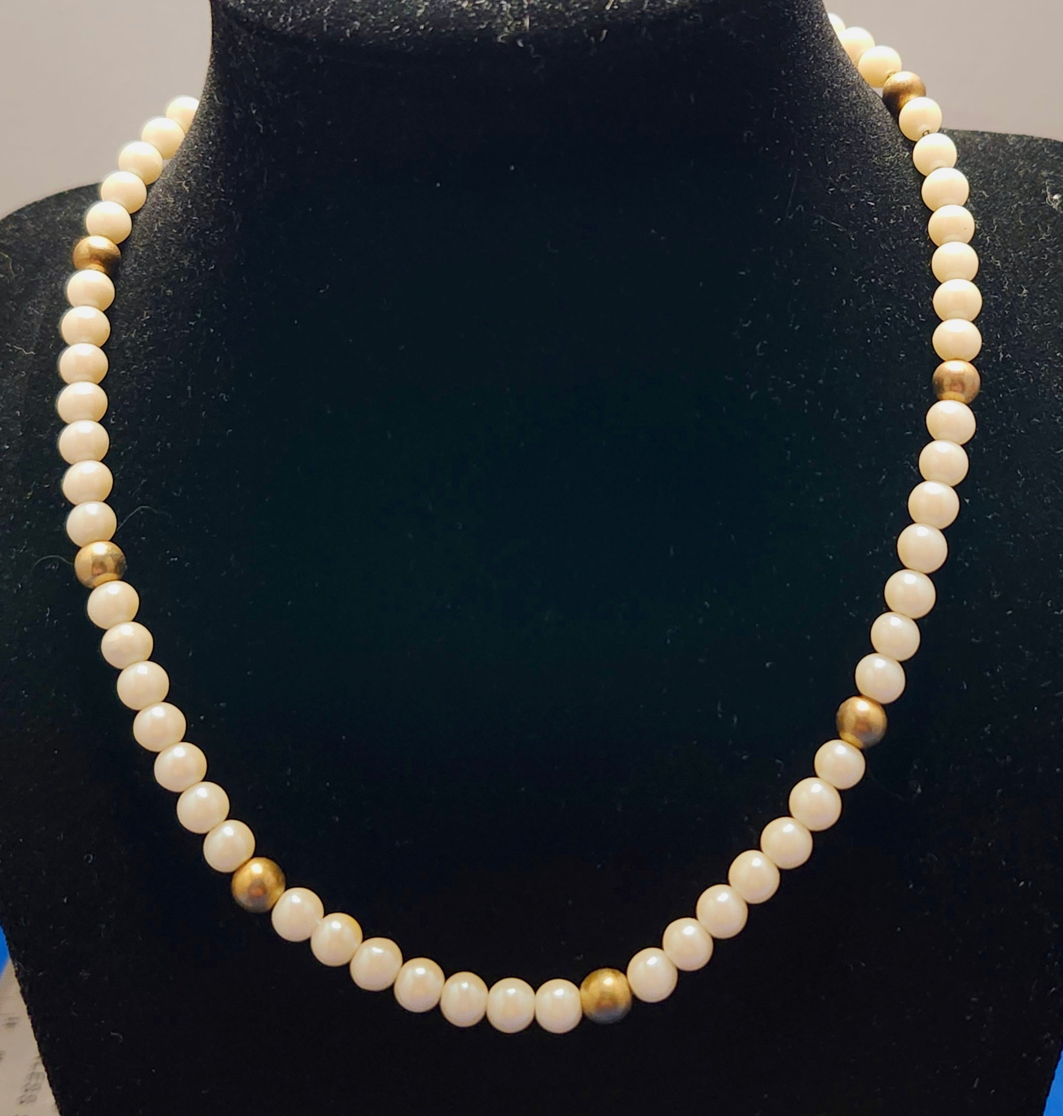 Vintage faux pearl necklace