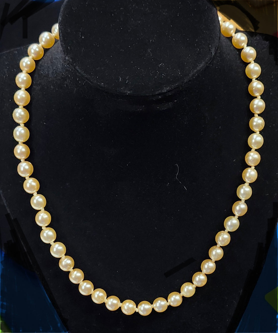 Vintage screw clasp faux pearl necklace