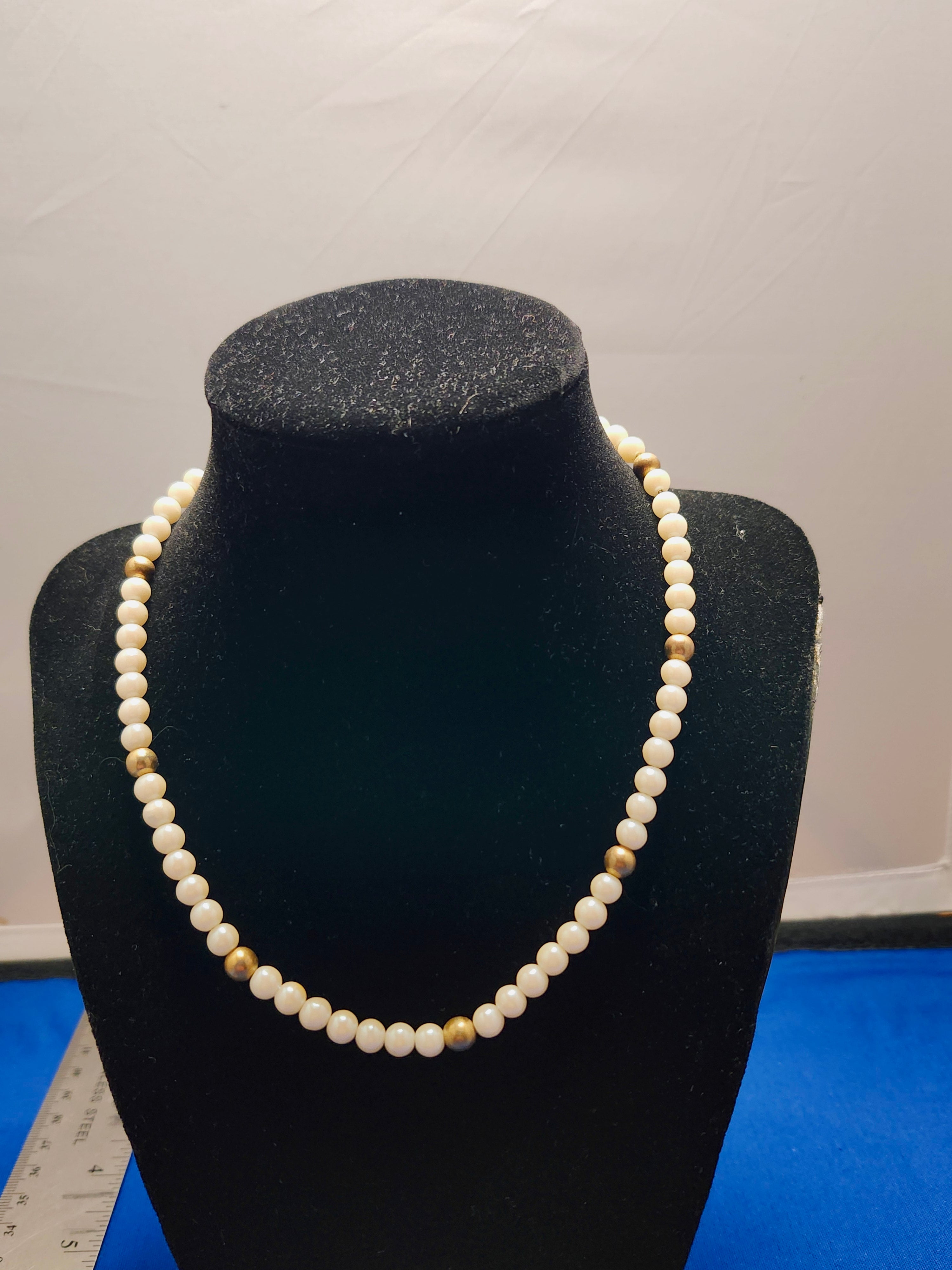 Vintage faux pearl necklace
