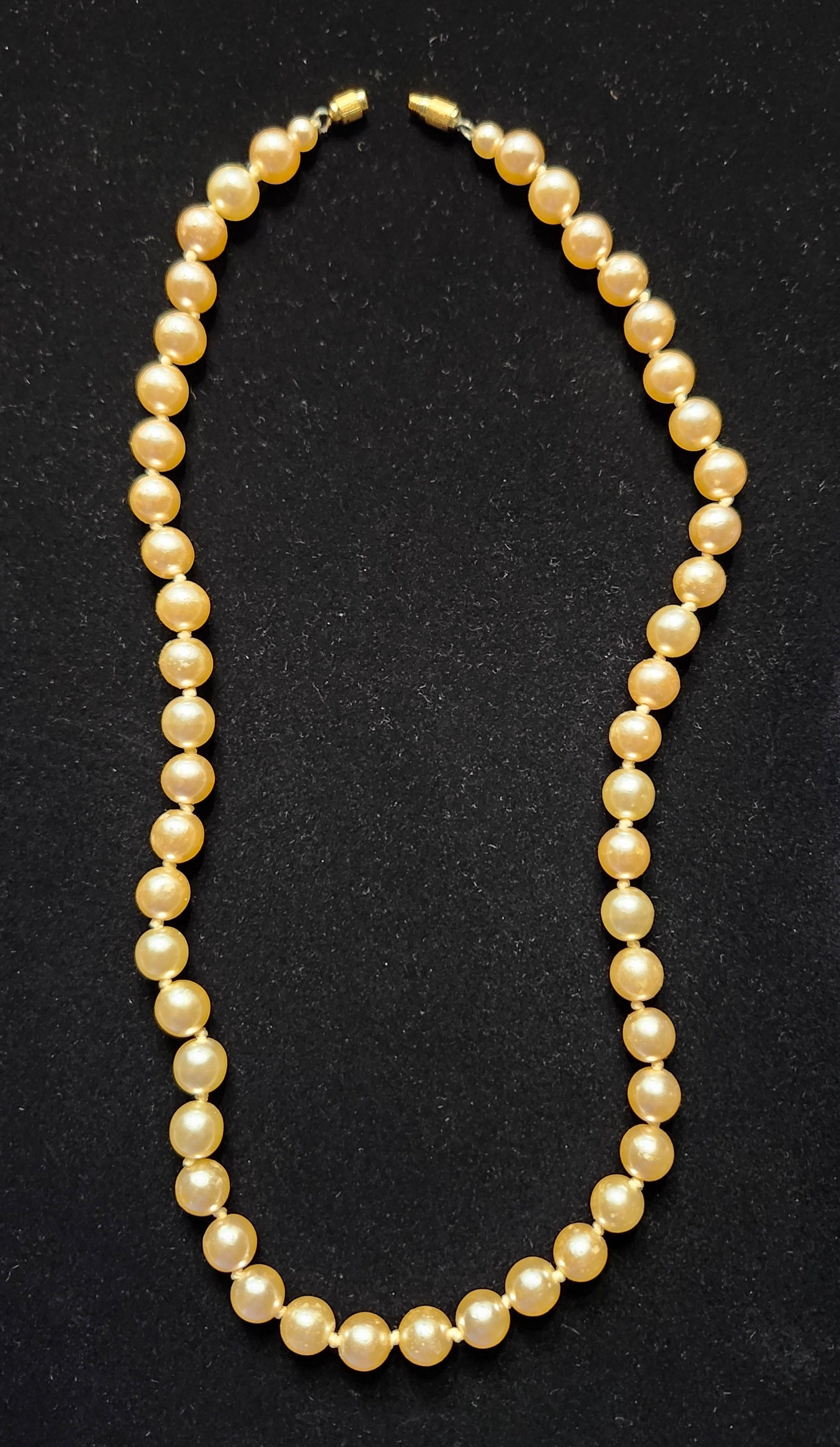 Vintage screw clasp faux pearl necklace