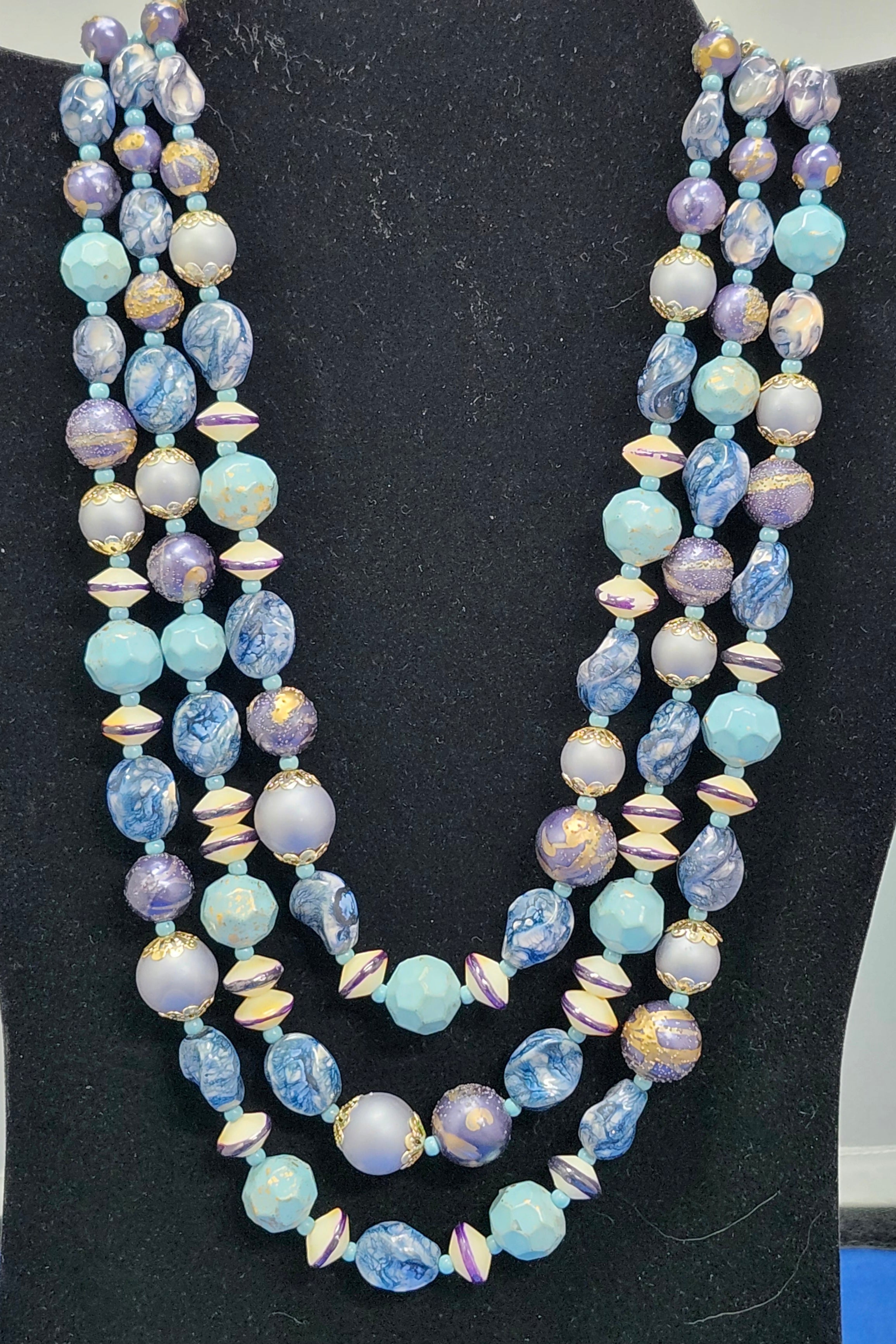 Vintage variating blue triple strand necklace