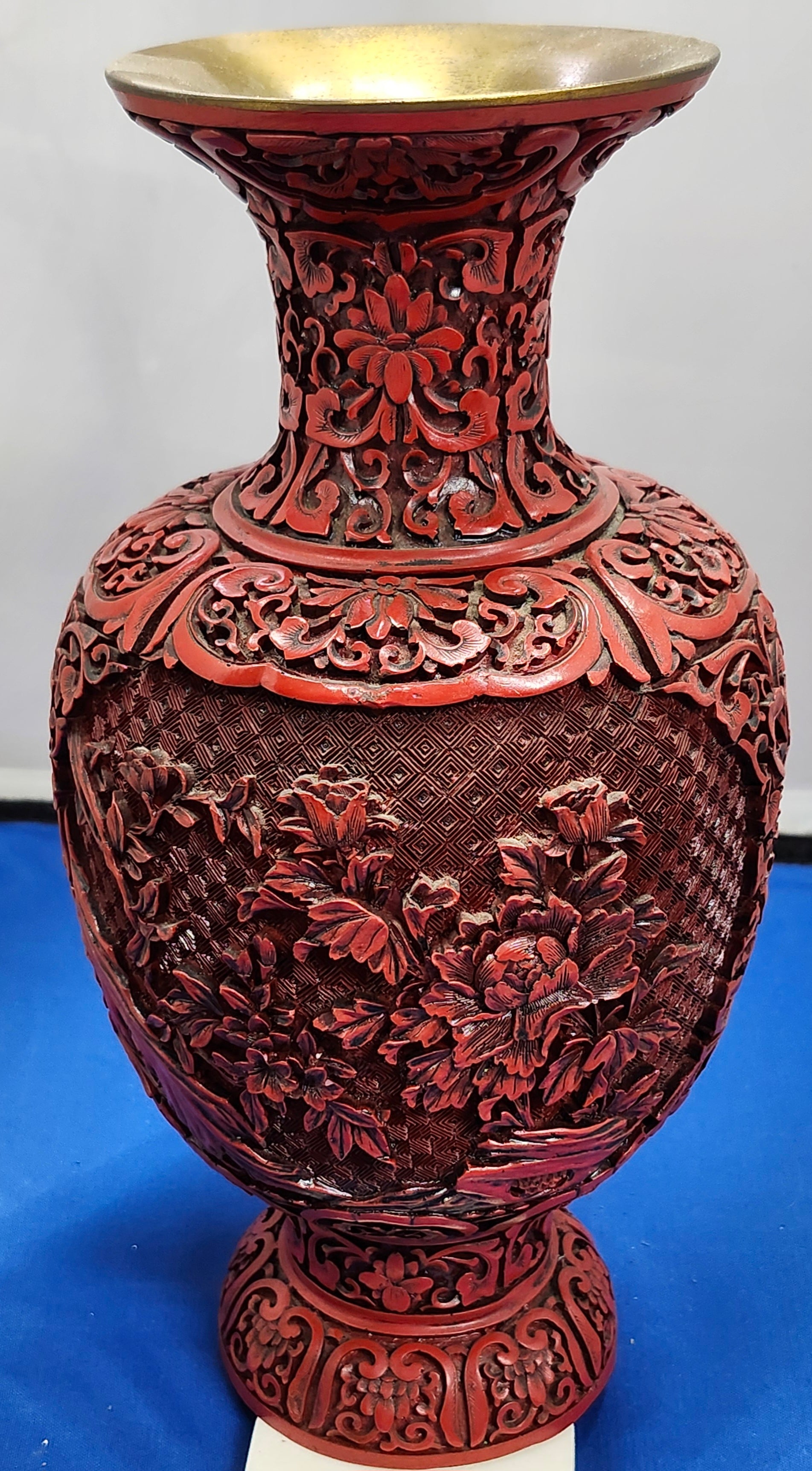 Chinese cinnabar vase